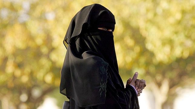 Mujeres de Arabia Saudí se registran para votar por primera vez en la historia