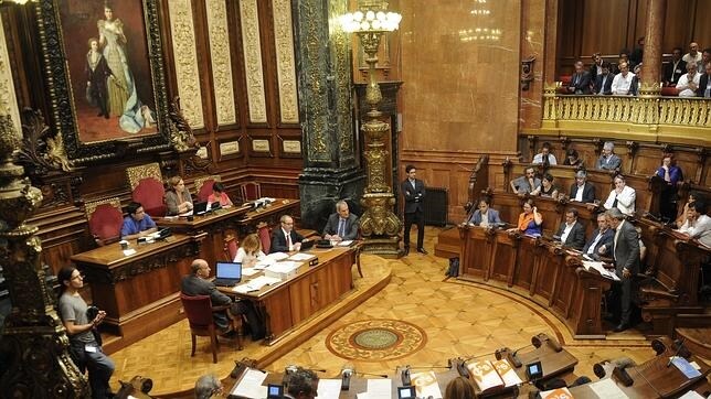 Pleno en el Ayuntamiento de Barcelona con Ada Colau como alcaldesa