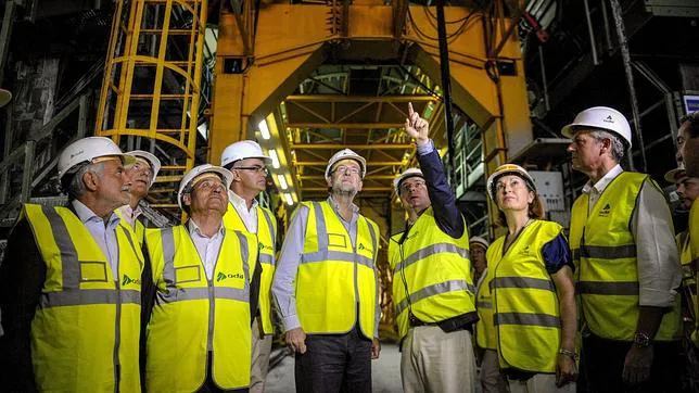 Rajoy durante la visita a las obras del AVE a Galicia en el túnel de Prado, situado en el tramo en ejecución entre Lubián y la capital orensana