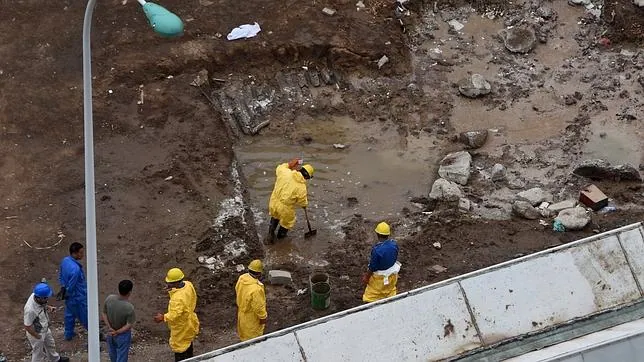 Químicos chinos retiran agua contaminada de los alrededores de Tianjin