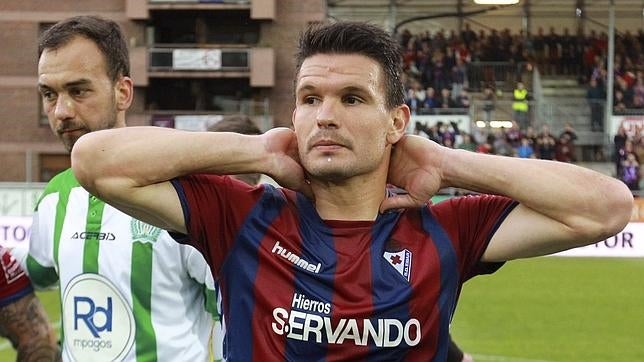 Errasti, jugador del Éibar, en el último partido de liga de la temporada pasada