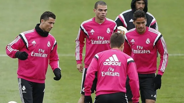 Pepe y Varane, junto a Cristiano