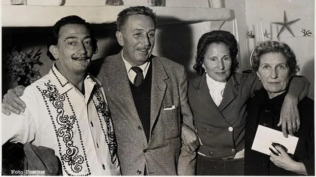 Salvador Dalí, con Gala y los Disney, en Portlligat