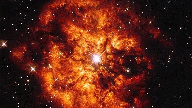 Hubble capta el maridaje entre una estrella super caliente y una joven nebulosa