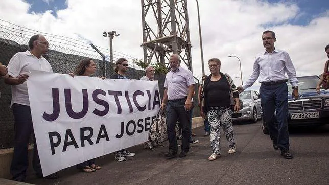 Josefa Fernández, en el momento de ingresar a la cárcel de mujeres en Tahíche, Lanzarote