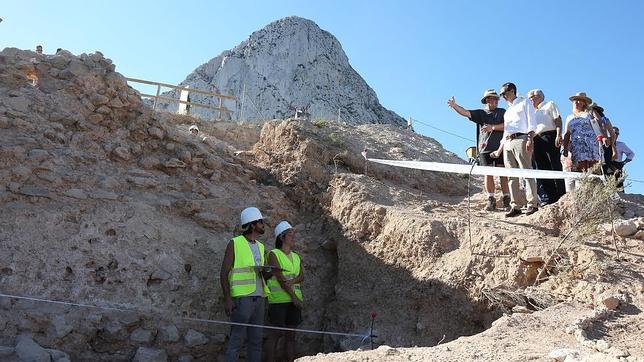 Hallan la primera puerta de acceso al yacimiento de la Pobla Medieval de Ifach