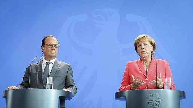 Merkel y Hollande piden a Grecia e Italia abrir centros para los refugiados