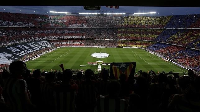 Obligada a pagar 54 euros por su bebé en el Camp Nou