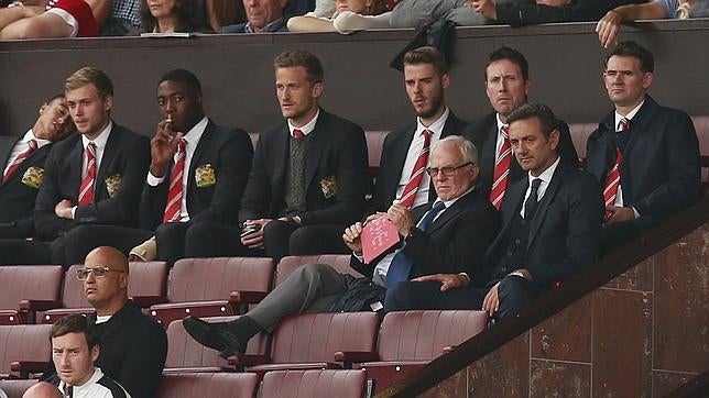 De Gea, con otros descartados por Van Gaal, en la grada de Old Trafford