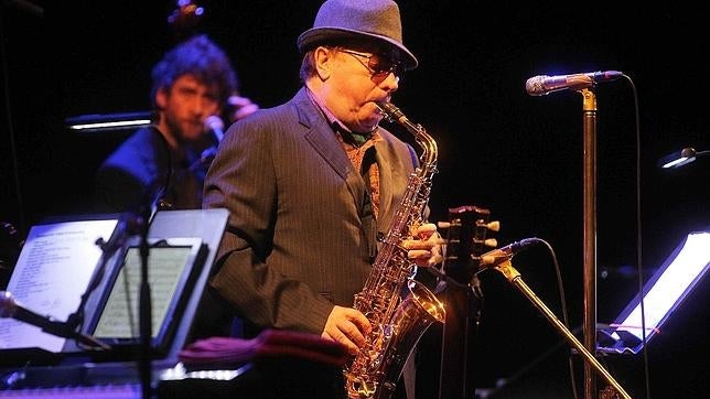 Sony compra los derechos de 33 álbumes de Van Morrison y lleva al mito a internet