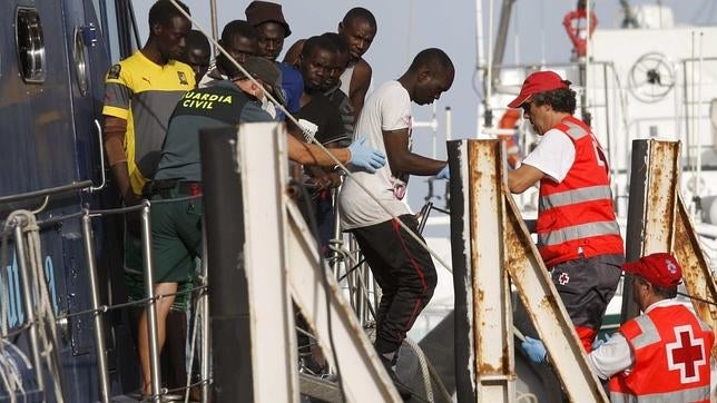 Rescatan a 31 inmigrantes en cuatro pateras en el Estrecho