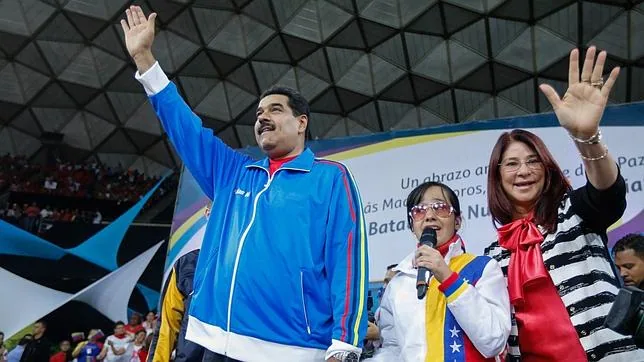 El presidente de Venezuela, Nicolás Maduro, en compañía de la primera dama Cilia Flores