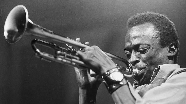 Miles Davis, la evolución de un genio en constante lucha contra el tiempo