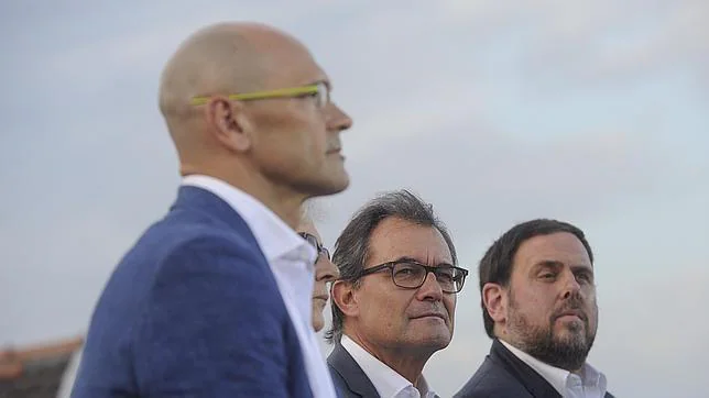 Romeva, junto a Mas y Junqueras, en la presentación de la lista de Junts pel Sí