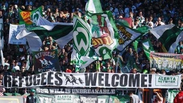 Las gradas de fútbol alemanas: «Bienvenidos refugiados»