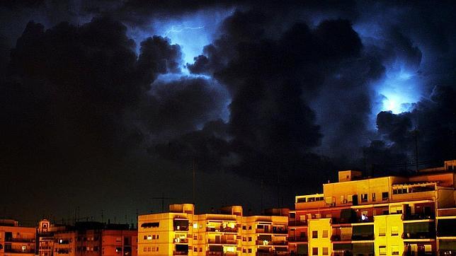 Las tormentas en la Comunidad Valenciana dejan 8.100 rayos