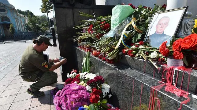 Memorial por las víctimas del Parlamento en Kiev