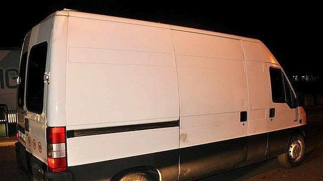 Interceptan en Viena a 24 afganos en una furgoneta con las puertas soldadas