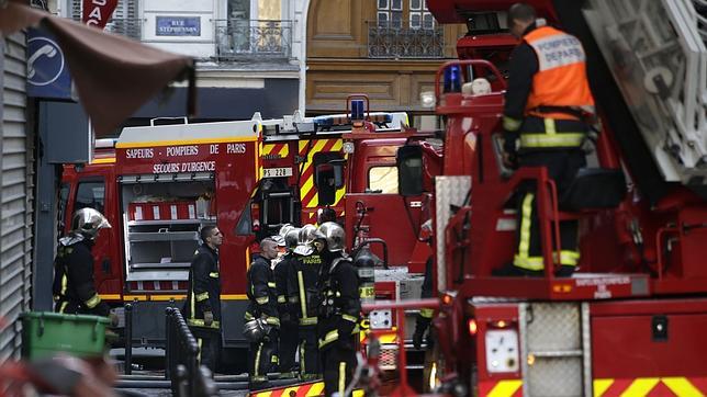 Ocho muertos, entre ellos dos niños, en un incendio en un inmueble de París