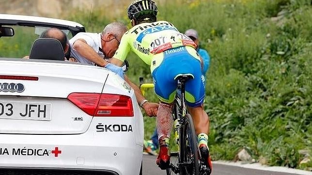 El portugués Paulinho abandona la Vuelta después de ser atropellado por una moto