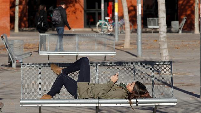 Educación reduce a 5 la nota para acceder a becas universitarias y subvencionará 1.500 matrículas