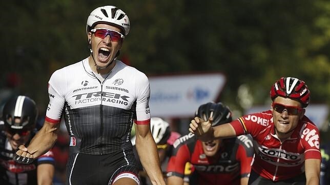 Van Poppel celebra su triunfo en la duodécima etapa de la Vuelta