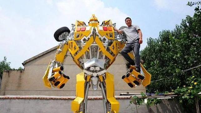 Wang Liansheng subido al Transformer que construyó para su hijo