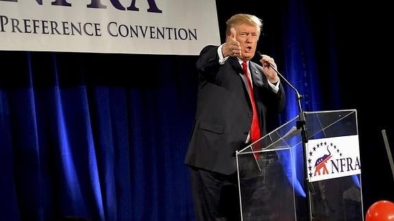 Trump critica a Jeb Bush por hablar español en público