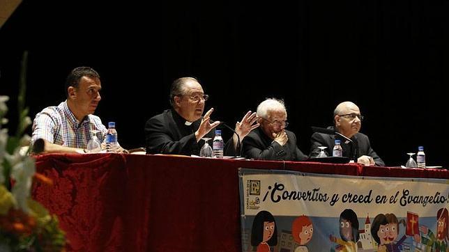 Cañizares insta a los profesores católicos a rebelarse contra «los movimientos emergentes»