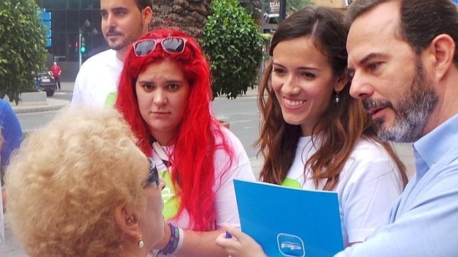 El PP de Alicante recoge en la calle más de 200 propuestas de los ciudadanos