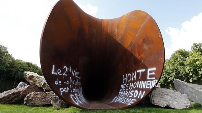 La controvertida «vagina de la reina» de Kapoor vuelve a ser vandalizada