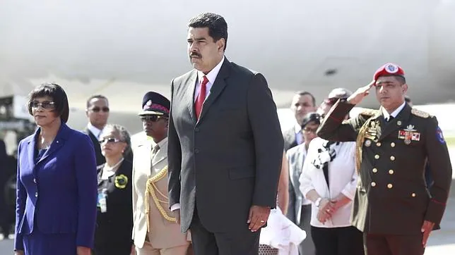 Nicolás Maduro a su llegada al aeropuerto jamaicano