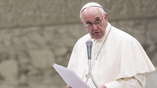 El Papa Francisco dice que las dos parroquias del Vaticano acogerán en estos días a dos familias de refugiados