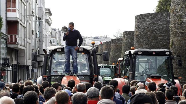 La tractorada en Santiago se desinfla y la protesta en Lugo se hace indefinida