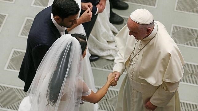 El Papa simplifica y abarata los procesos de nulidad matrimonial