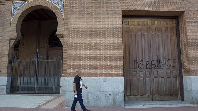 Ataque antitaurino a la plaza de toros de Las Ventas