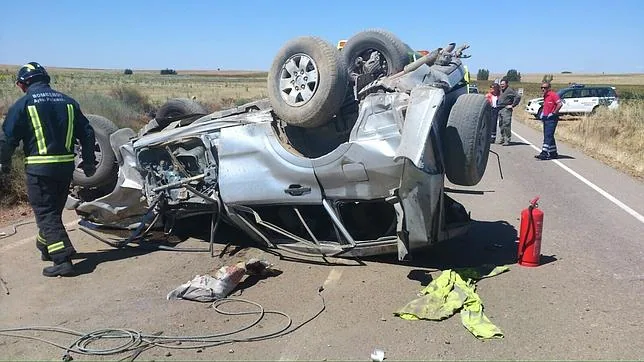 Un accidente de tráfico de un todoterrerno en la CL-613 término de Cisneros (Palencia)