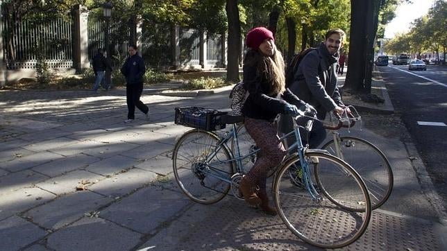 Carmena cerrará al tráfico el Paseo del Prado los domingos por la mañana