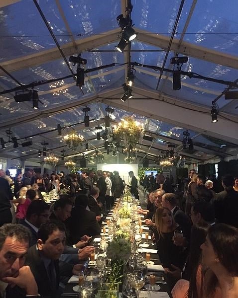 b. cortázar/ Dentro de la carpa en la que se ofreció el banquete