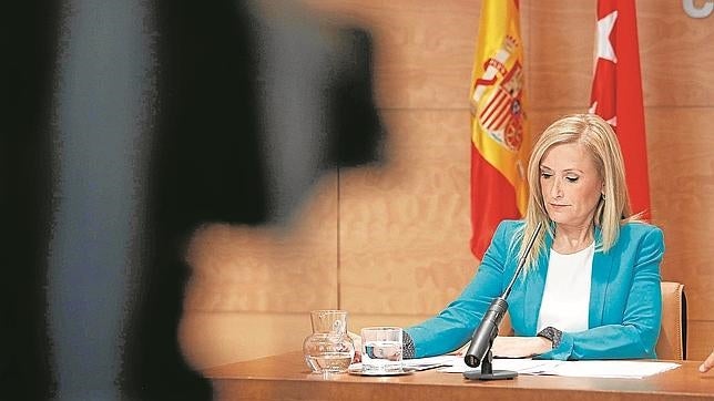 Cifuentes cambia la ley para poder sancionar a su equipo por mal gobierno