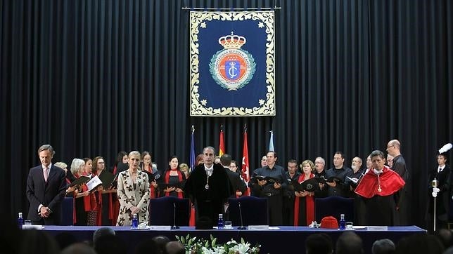 Los profesores titulares de universidad podrán ser catedráticos por promoción interna