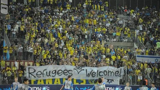 «Refugiados no bienvenidos», la pancarta xenófoba en un estadio de fútbol de Israel