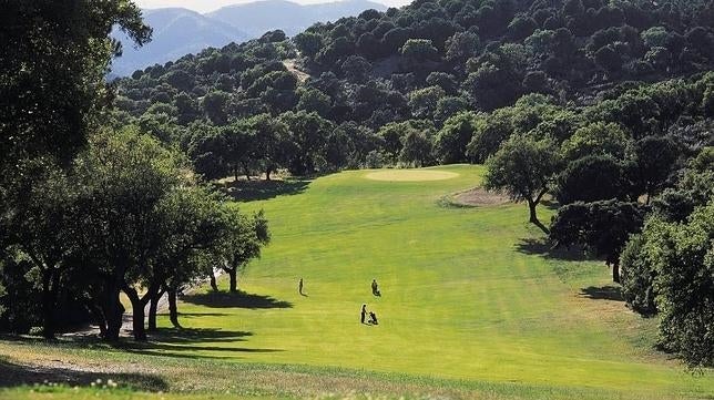 Cinco lugares insospechados para jugar al golf en España