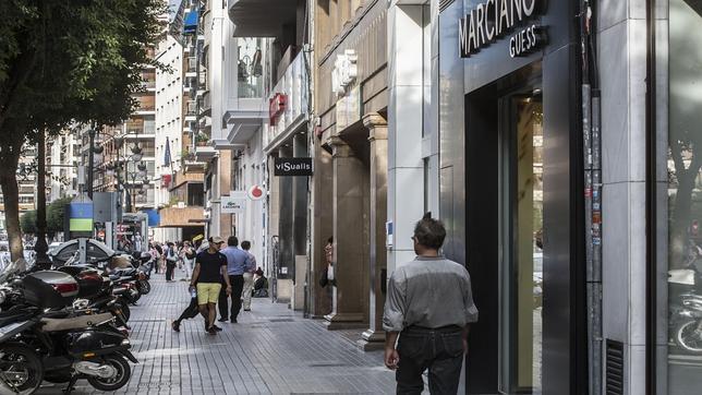 Valencia reducirá a una la zona de libertad de horarios comerciales este mismo año