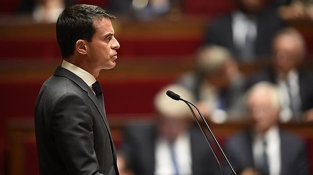 Valls reconoce que los bombardeos en territorio sirio «son necesarios»