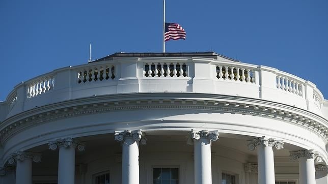 Cierran la Casa Blanca tras hallar un paquete sospechoso en un parque cercano