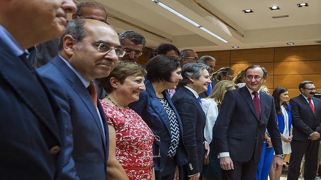 El ministro de Sanidad acusa a la Generalitat de poner amigos al frente de hospitales