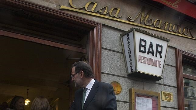Rajoy y Sáenz de Santamaria en Casa Manolo