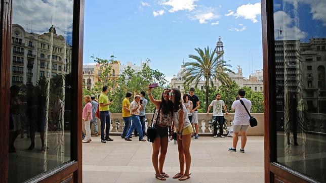 Más de 55.000 personas ya han visitado el balcón del Ayuntamiento de Valencia