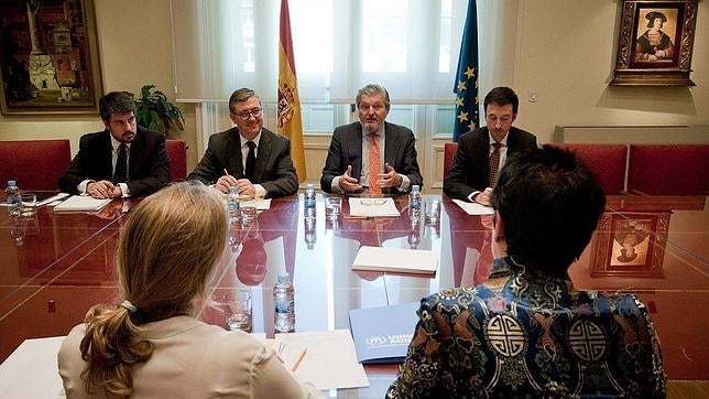 Fotografía de la Reunión con el ministro Íñigo Méndez de Vigo